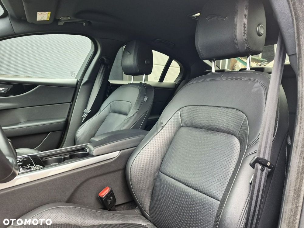 Jaguar XE D200 AWD SE - 20