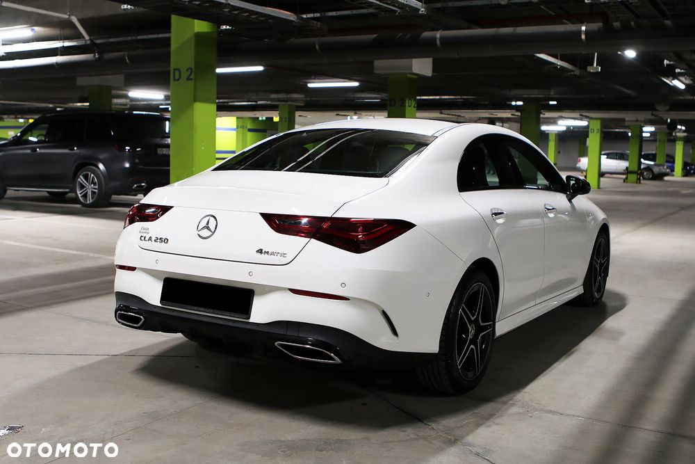 Mercedes-Benz CLA 250 4Matic 7G-DCT AMG Line - 10
