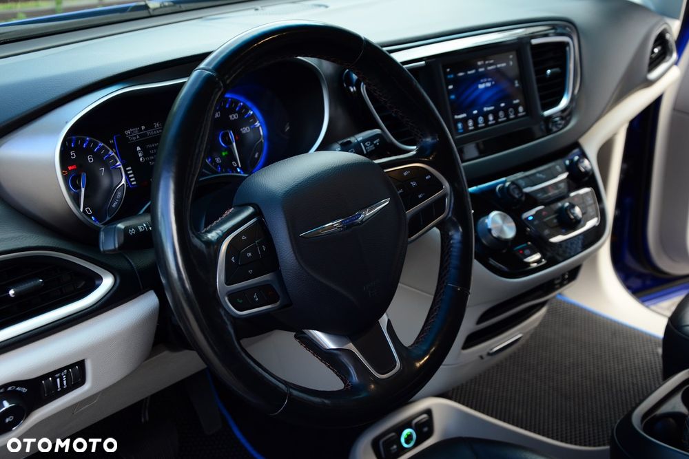 Chrysler Pacifica - 23