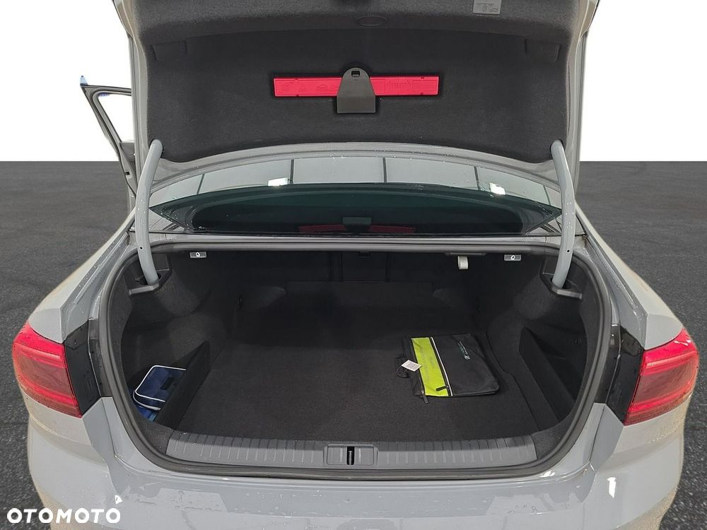 Volkswagen Passat - 14