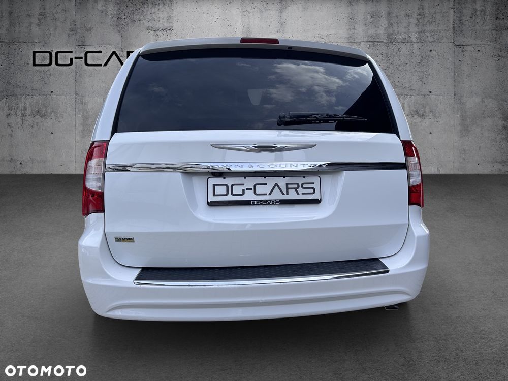Chrysler Town & Country 3.6 Limited - 29