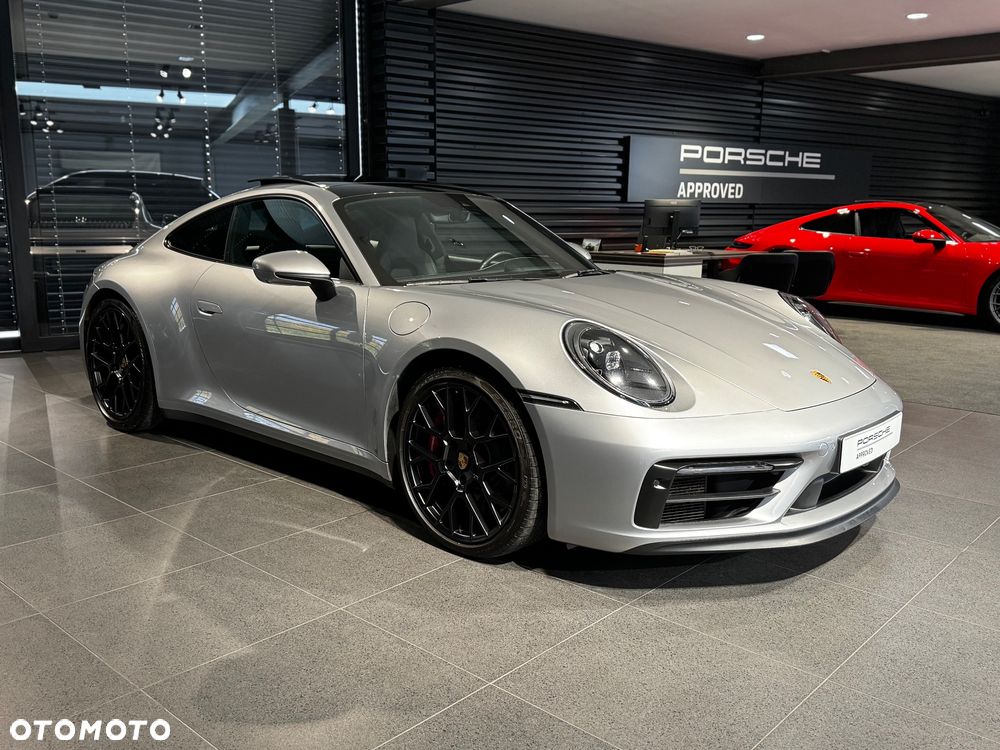 Porsche 911 Carrera GTS - 16