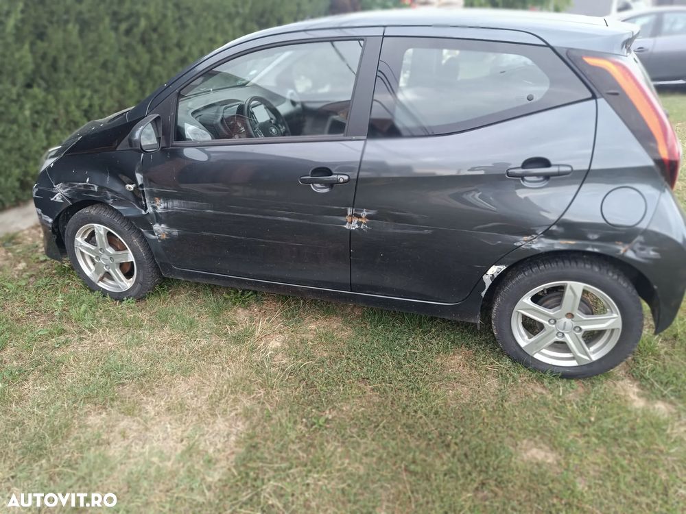 Toyota Aygo x-play connect - 7