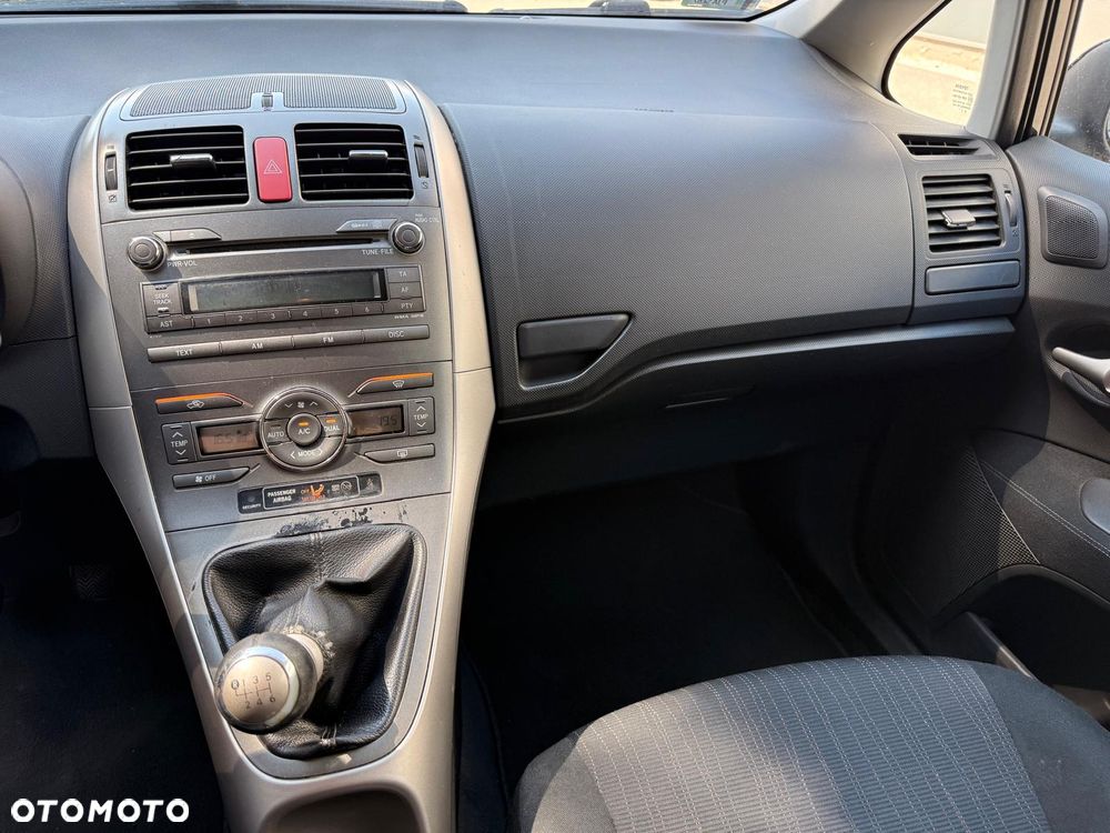 Toyota Auris 1.6 2010 - 18