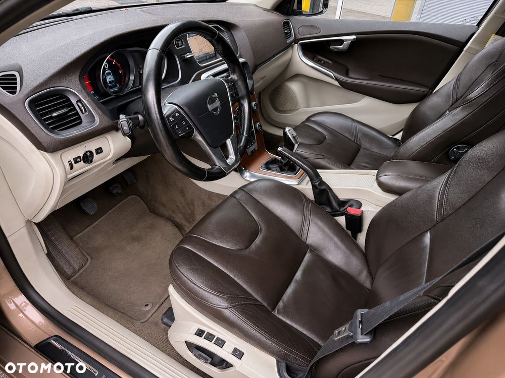 Volvo V40 D2 Summum - 25