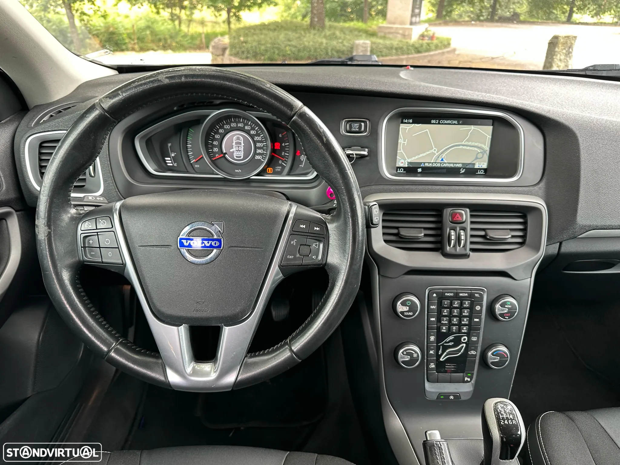 Volvo V40 2.0 D2 Momentum Eco - 22