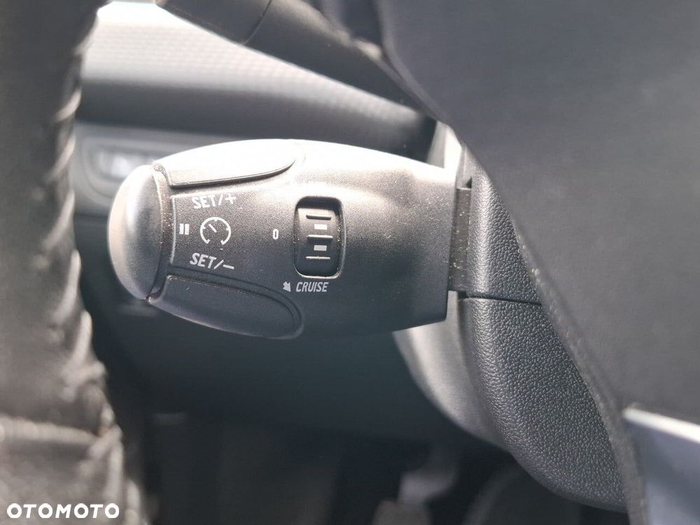 Peugeot 2008 1.2 Pure Tech Style S&S - 25