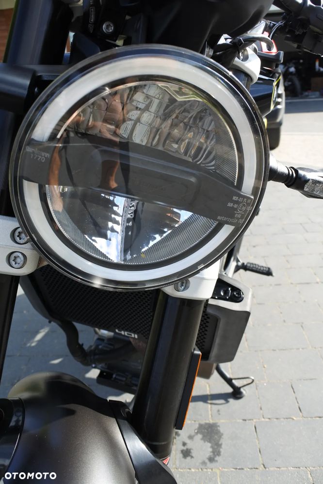 Husqvarna Svartpilen - 10