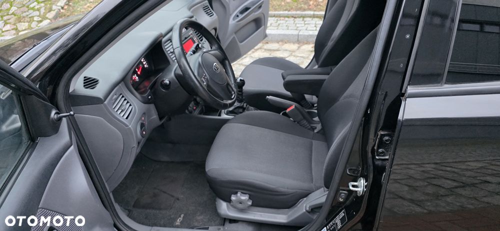 Kia Rio 1.4 Family + - 38