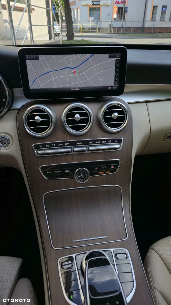 Mercedes-Benz Klasa C 300 4Matic 9G-TRONIC AMG Line - 8