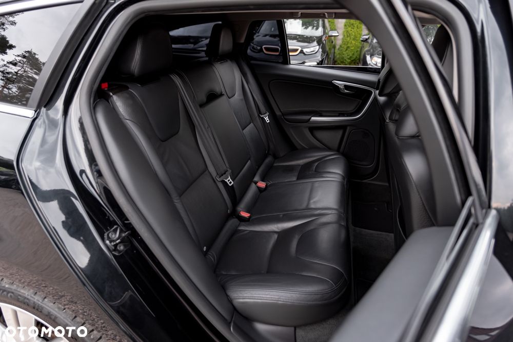 Volvo V60 T6 AWD Geartronic Summum - 22