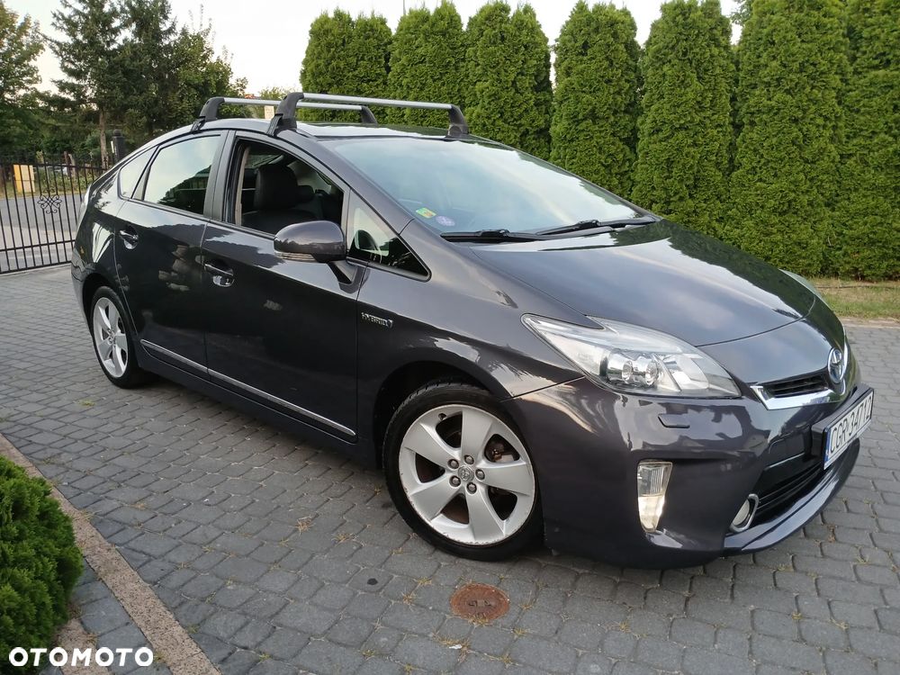 Toyota Prius (Hybrid) Executive - 12