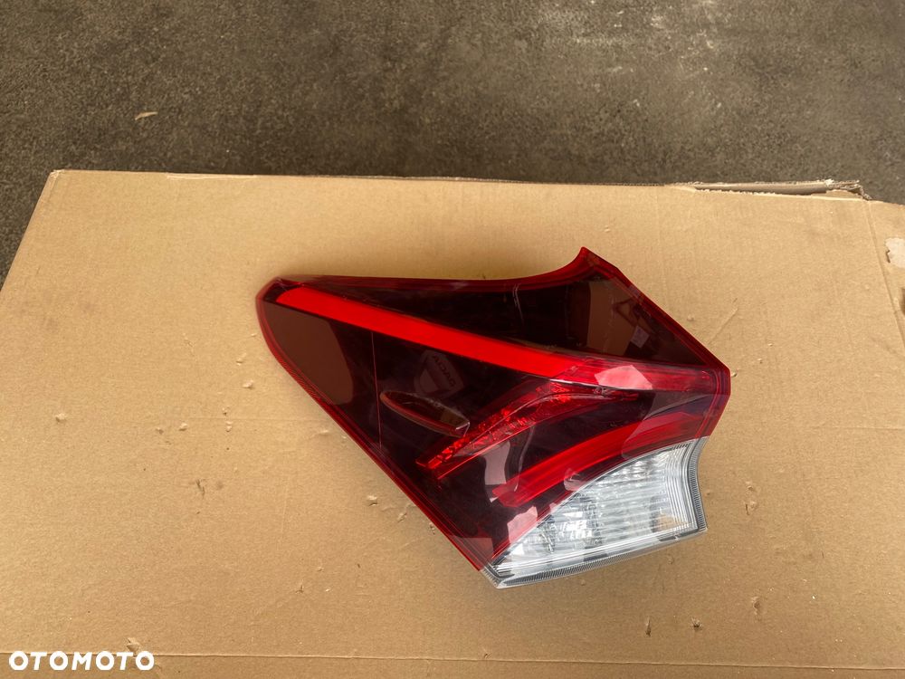 TOYOTA AURIS 2 II LIFT KOMBI LAMPA TYLNA LEWA  EUROPA LEWY TYŁ W BŁOTNIK  Europa W-wa - 5