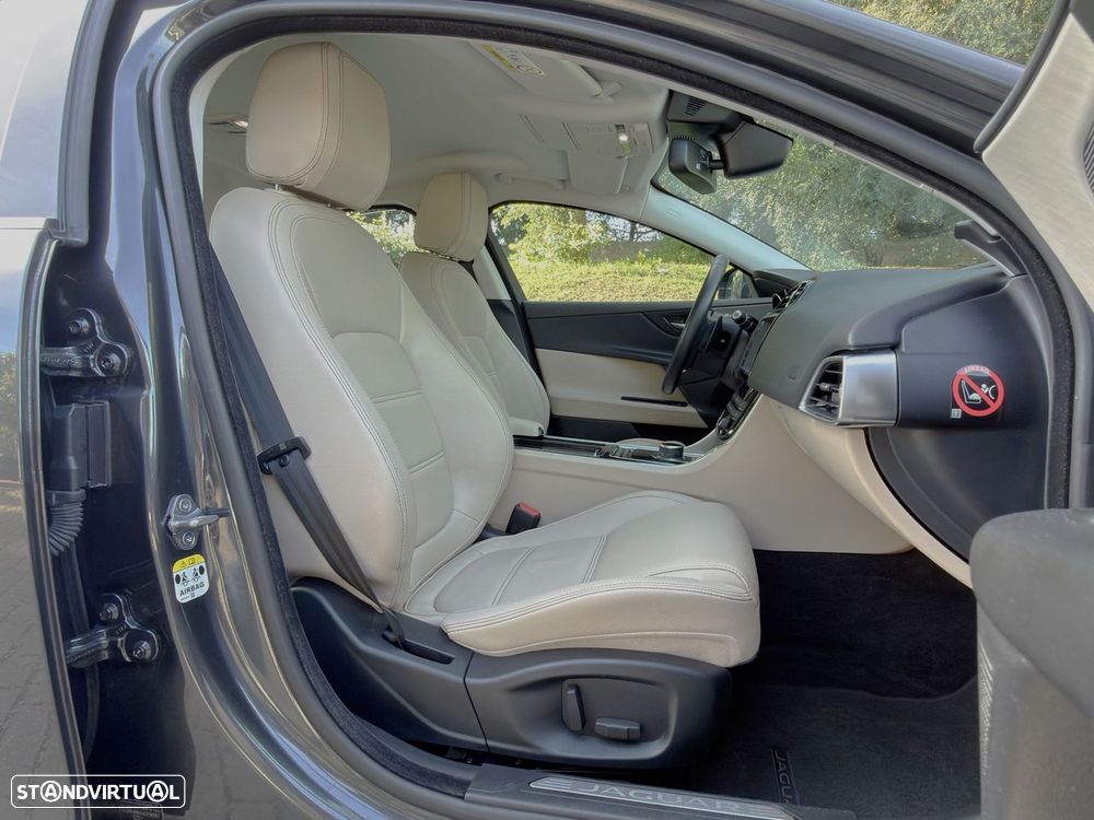 Jaguar XE 2.0 D Prestige Aut. - 8