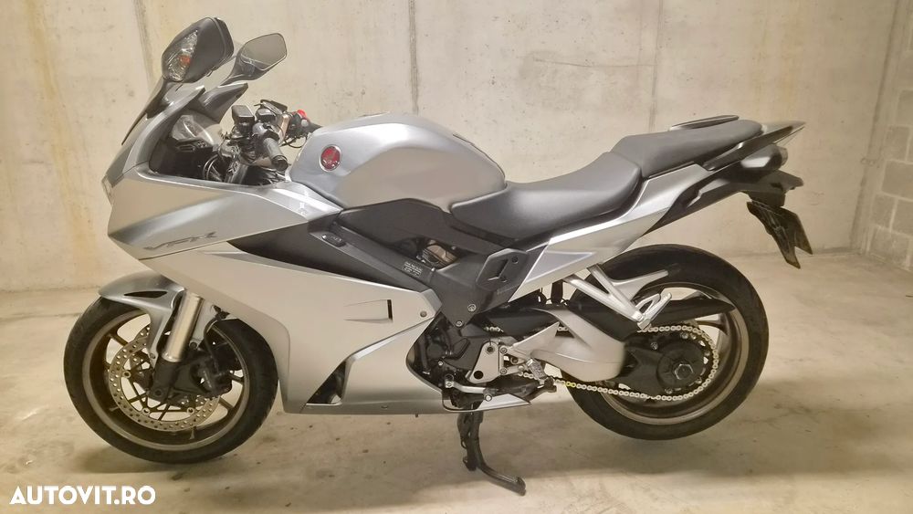 Honda VFR 800F V-Tec - 3