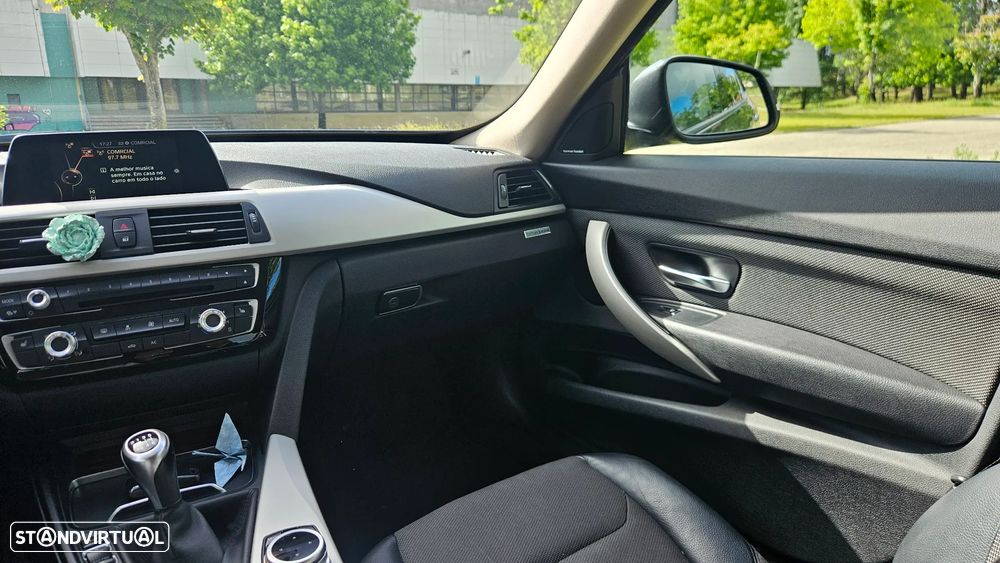 BMW 320 d Sport Line - 15