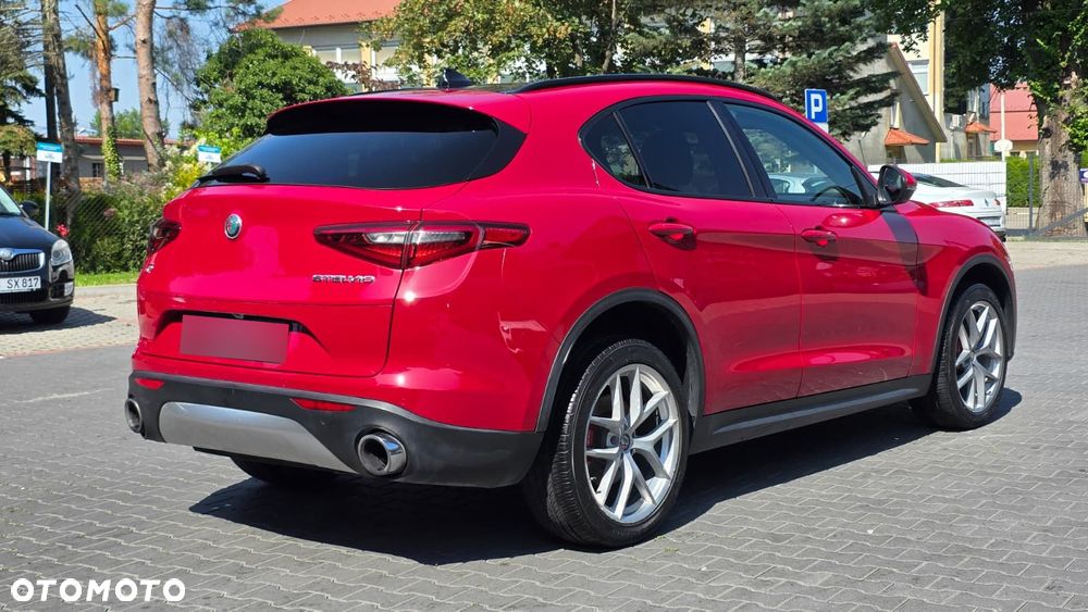 Alfa Romeo Stelvio 2.0 Turbo 16V AT8-Q4 Veloce Ti - 4