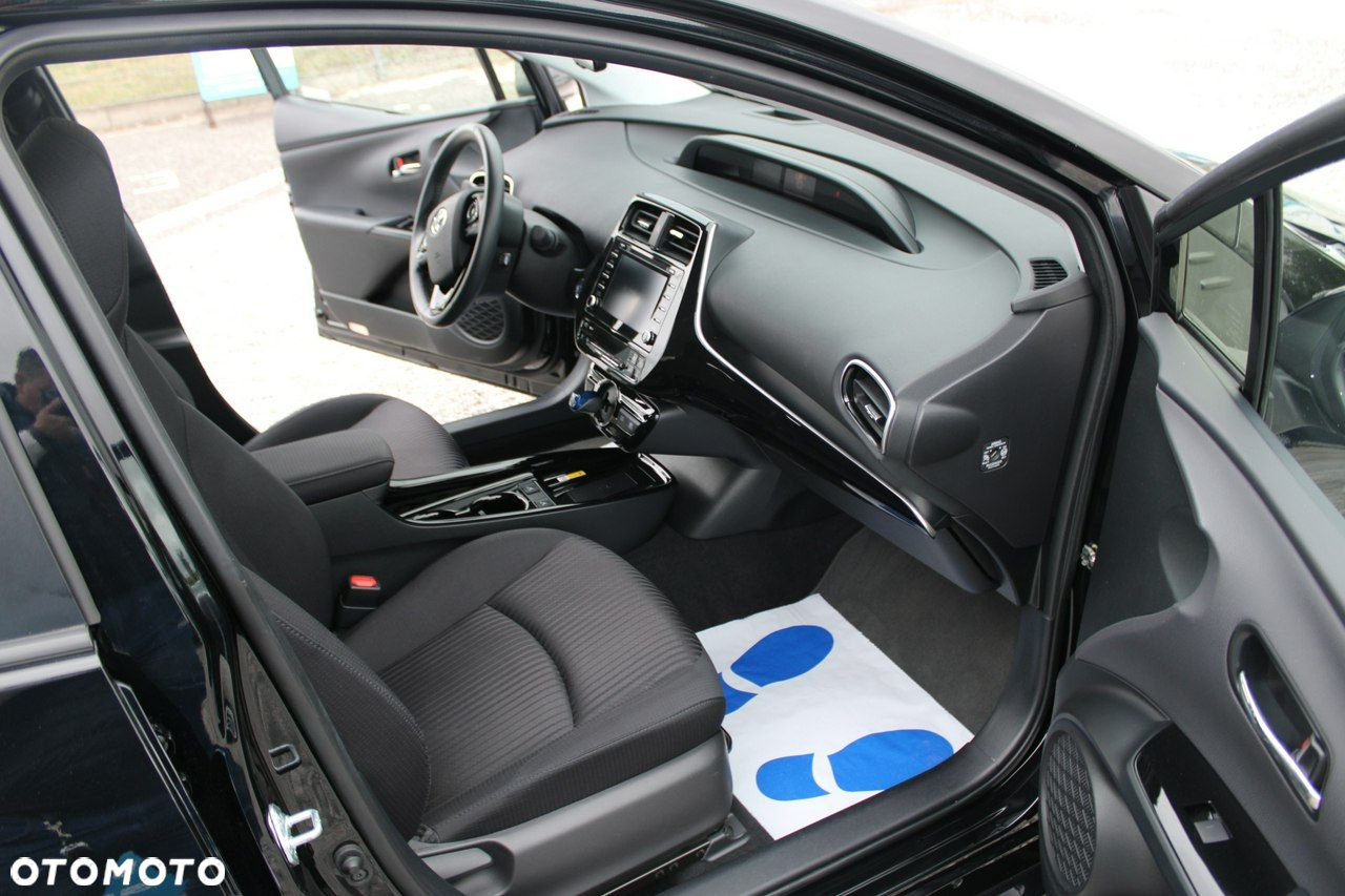 Toyota Prius - 30