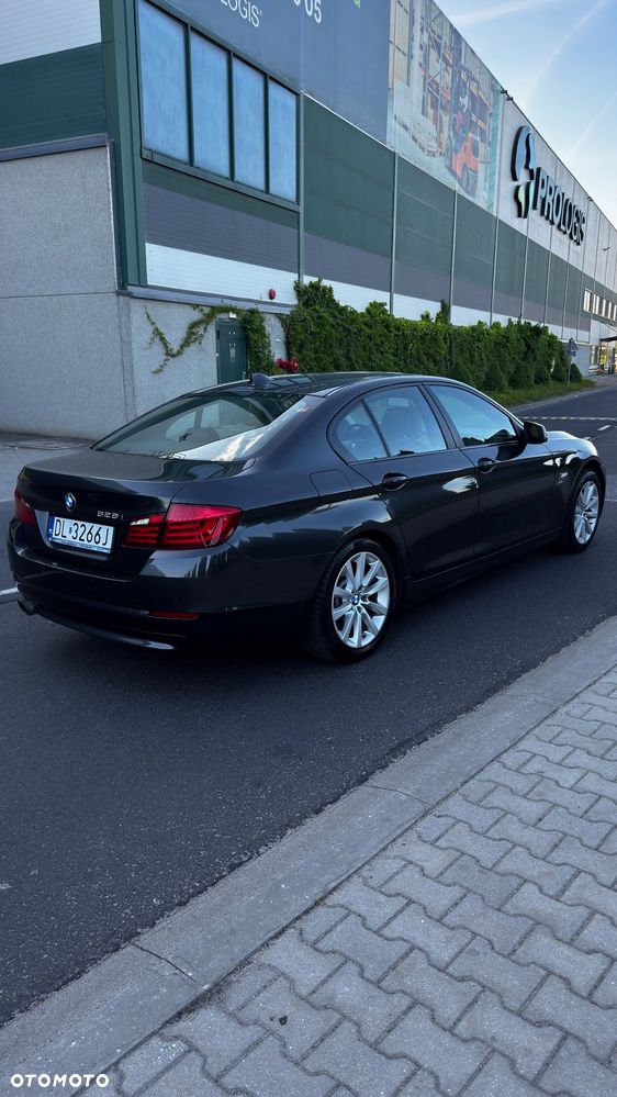 BMW Seria 5 528i xDrive Luxury Line - 3