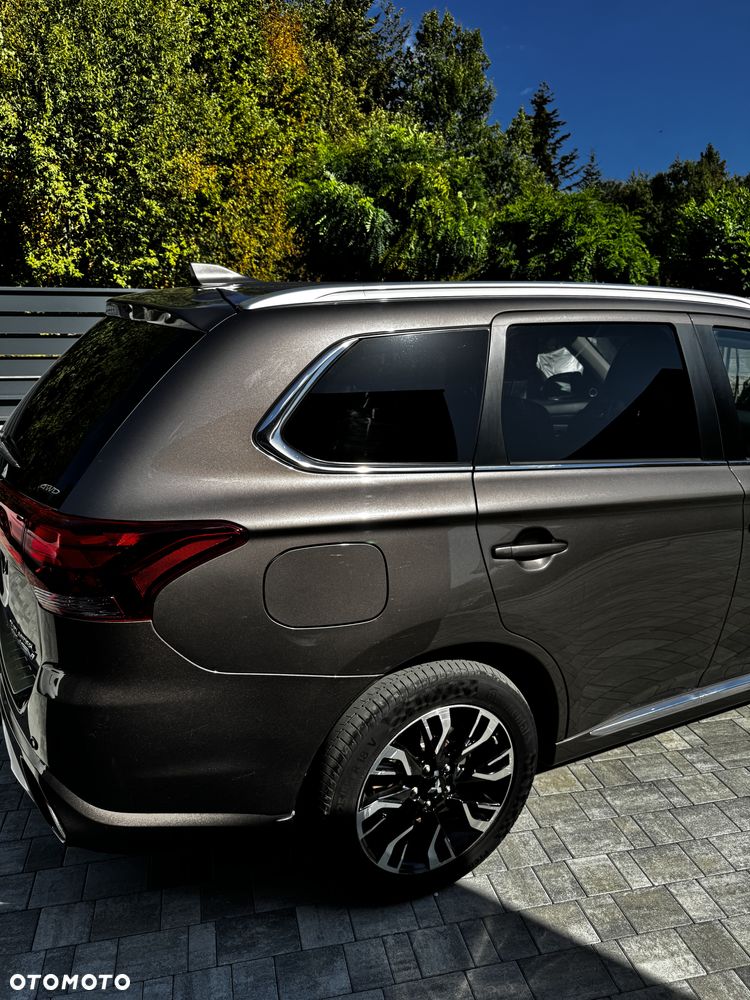 Mitsubishi Outlander Instyle NAVI + - 2