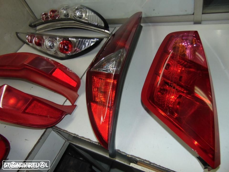 Fiat Punto e varios farolins - 4