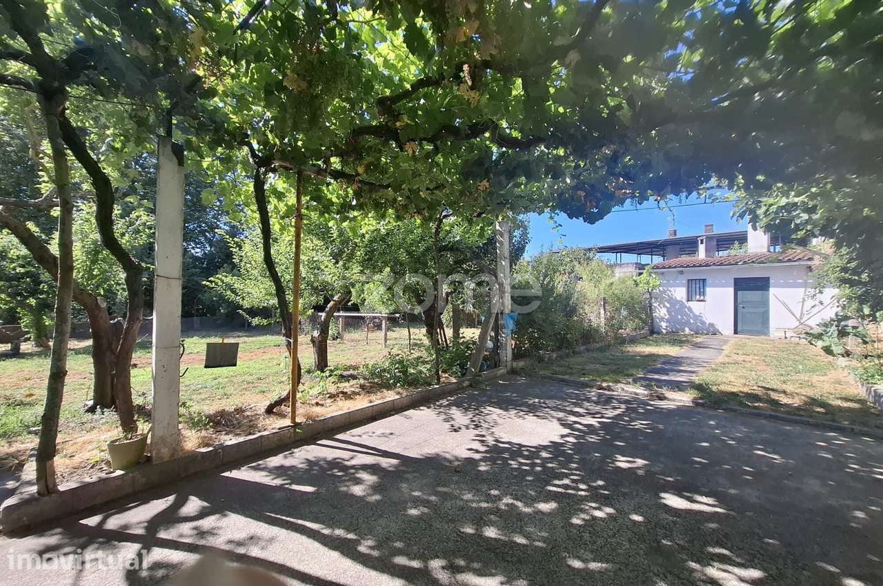 Espetacular Moradia T4 com Jardim e Garagem em Chaves