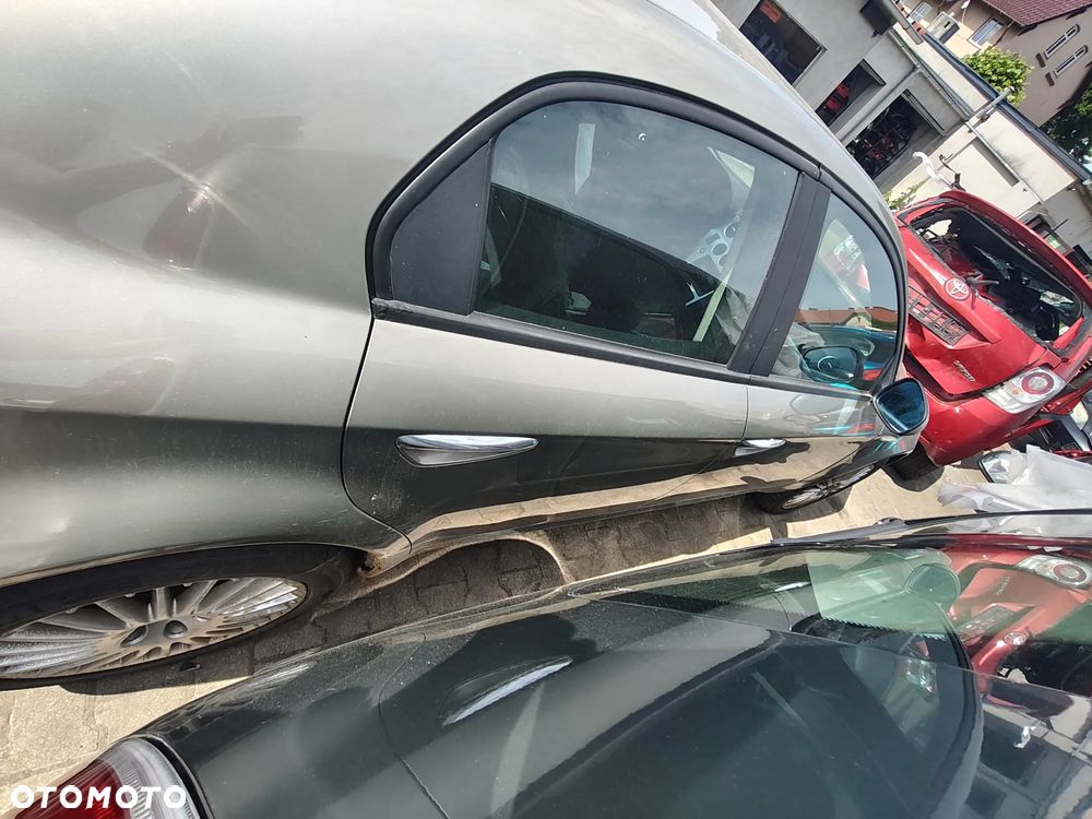Alfa Romeo 159 2,4  JTDM  diesel na części drzwi szyba klapa lusterko silnik skrzynia fotel itp - 11