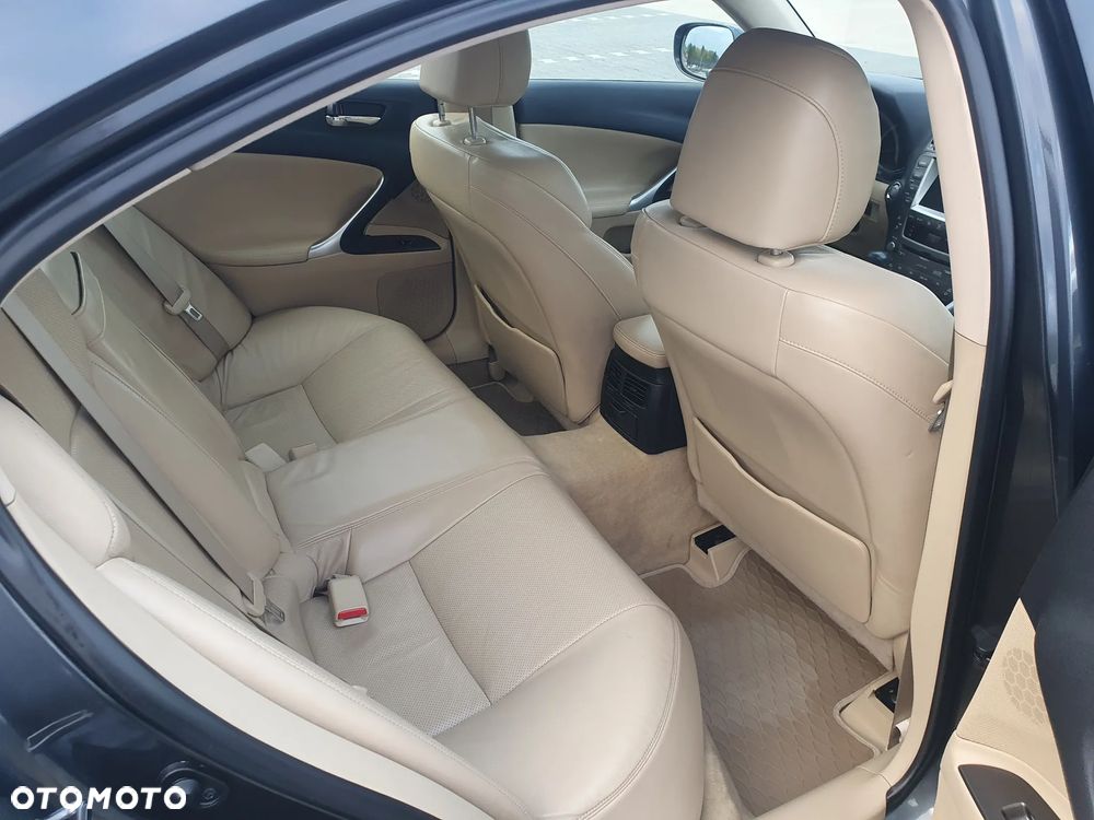 Lexus IS 220 D Prestige - 11