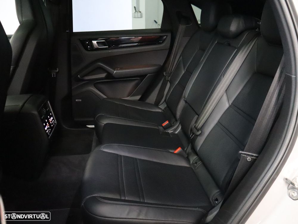 Porsche Cayenne Coupé E-Hybrid - 14