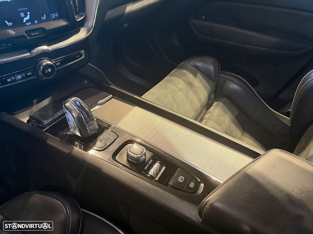 Volvo XC 60 2.0 T8 PHEV R-Design AWD - 30