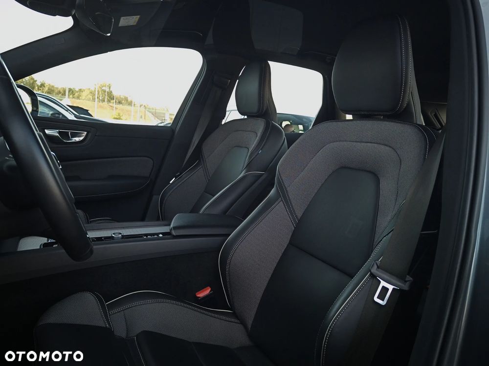 Volvo XC 60 B4 B R-Design - 13