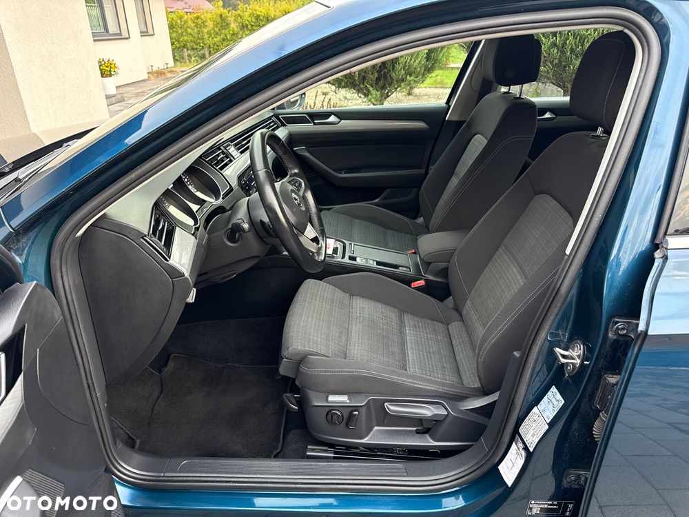 Volkswagen Passat 2.0 TDI SCR DSG Comfortline - 17