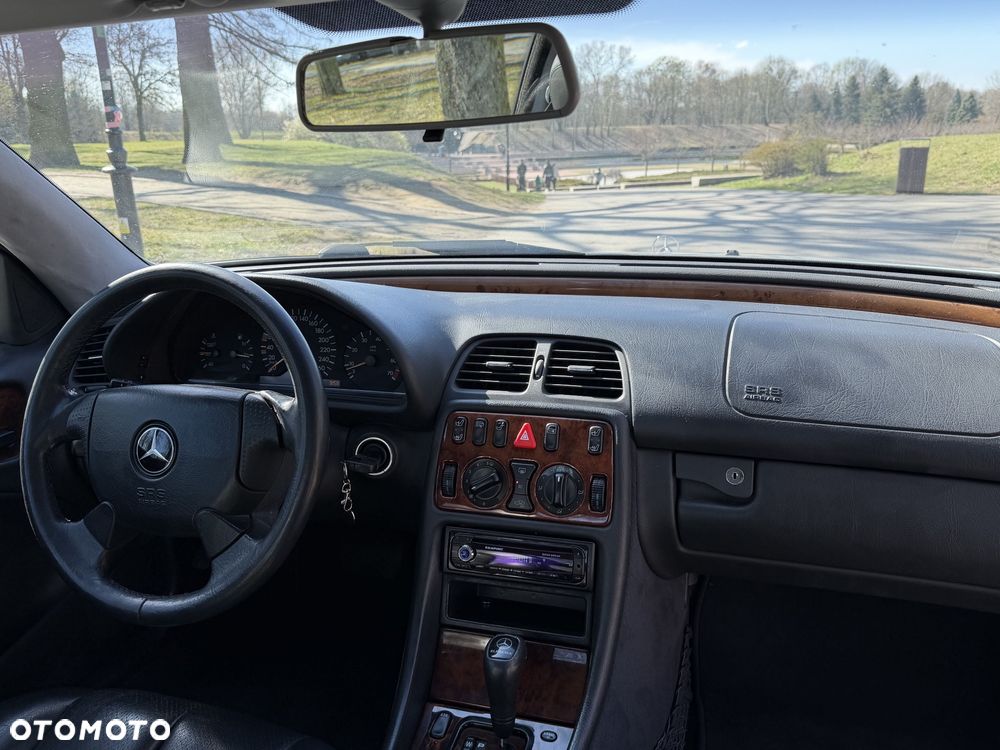 Mercedes-Benz CLK - 12