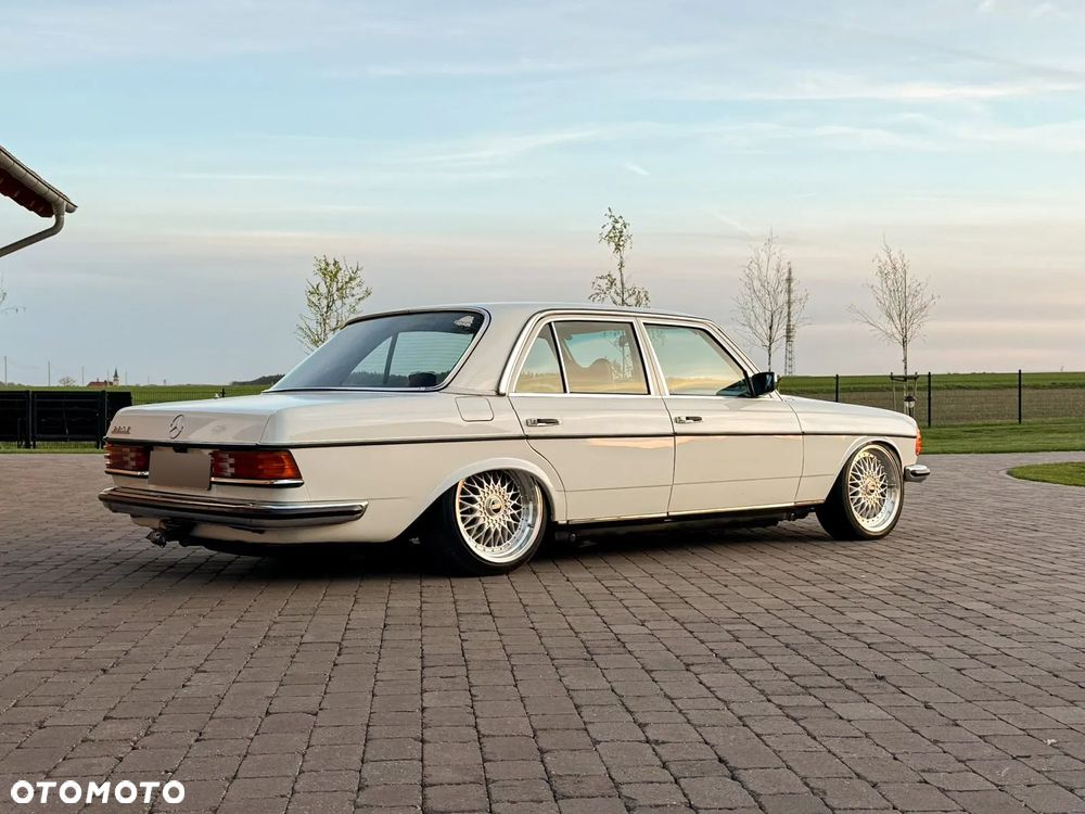 Mercedes-Benz W123 - 11