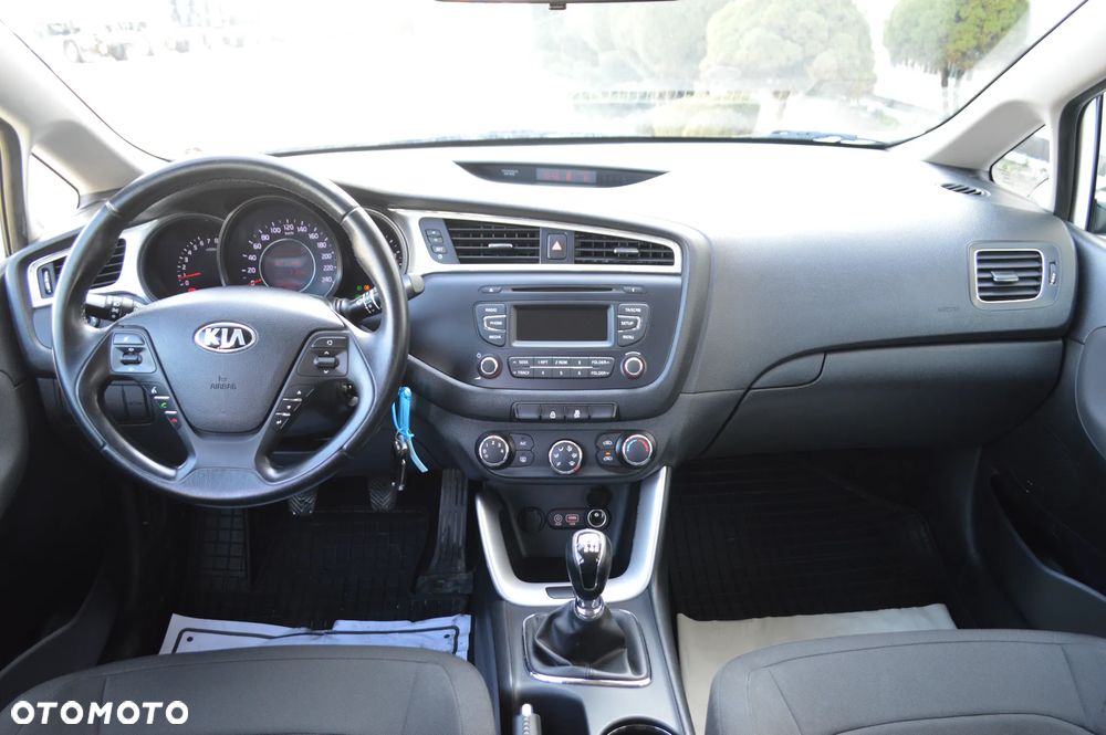 Kia Ceed - 16
