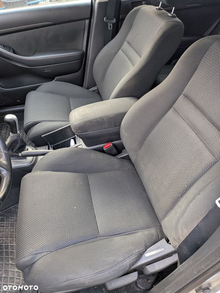 Toyota Avensis - 5
