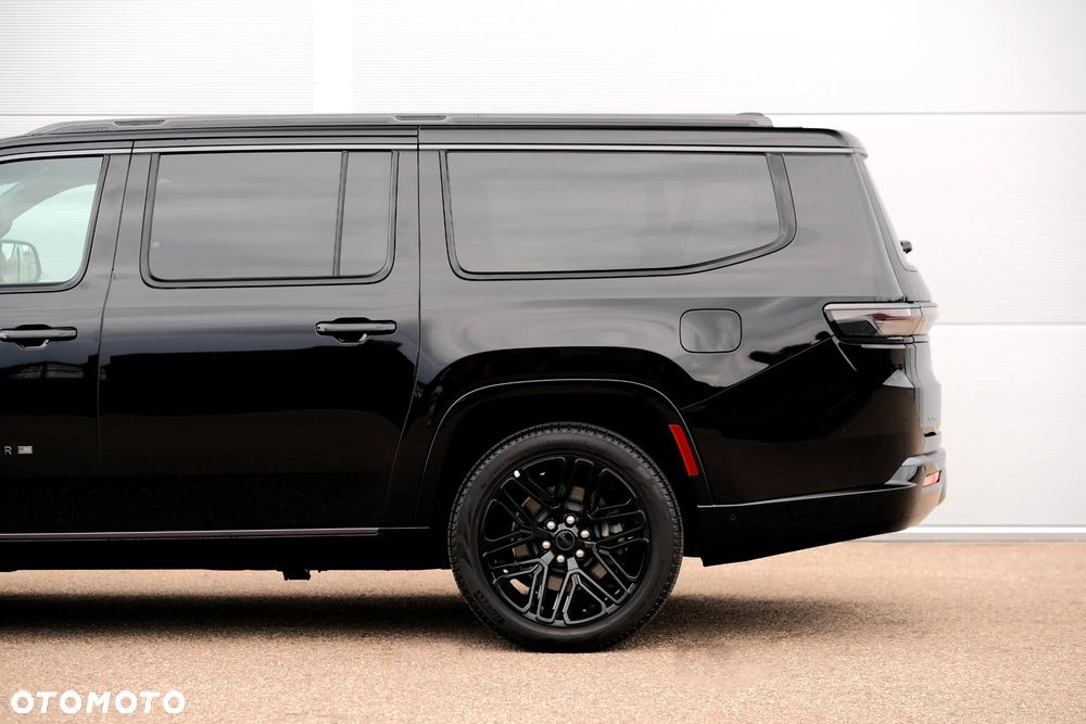 Jeep Grand Wagoneer - 10