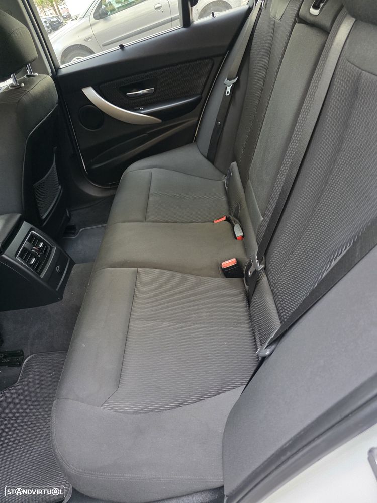 BMW 318 d Advantage - 12