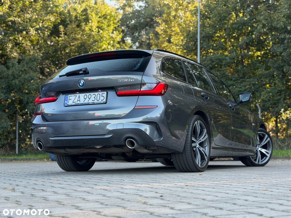 BMW Seria 3 330e xDrive M Sport - 28