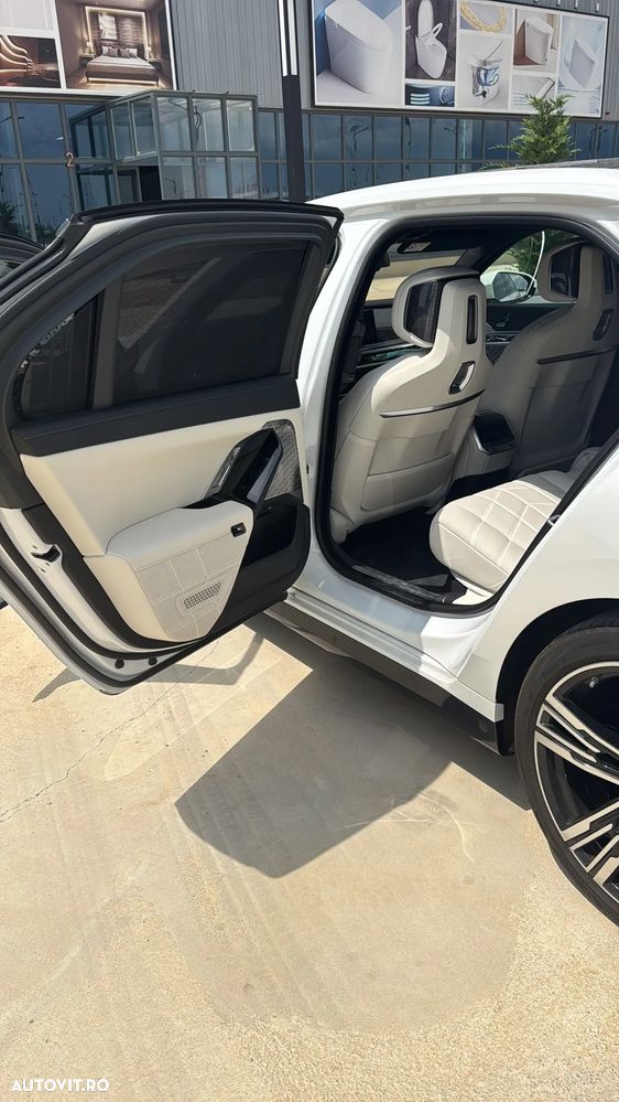 BMW Seria 7 740d xDrive MHEV - 23