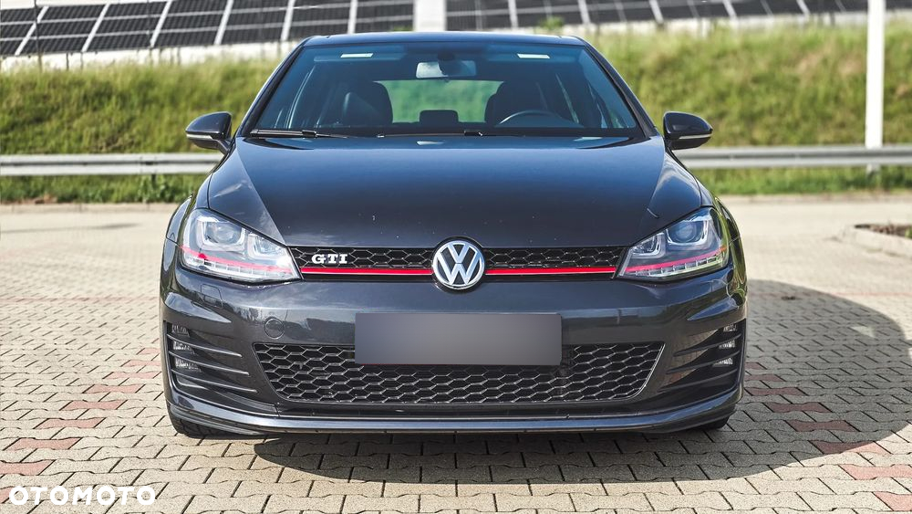 Volkswagen Golf - 6
