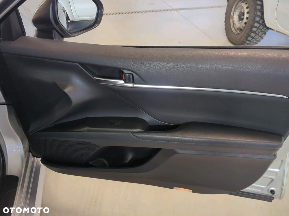 Toyota Camry - 18