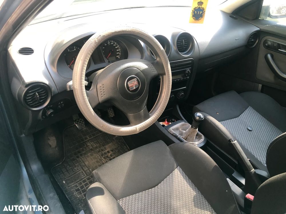 Dezmembrez Seat Cordoba 1,4 benzina 2005 gri inchis - 7