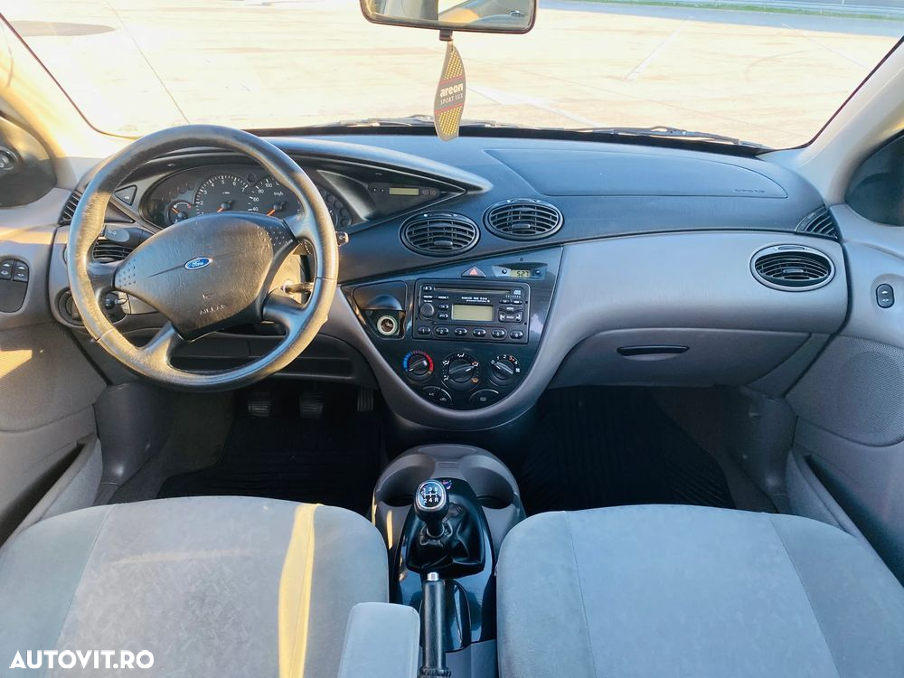 Ford Focus 1.6 16V Ghia - 20