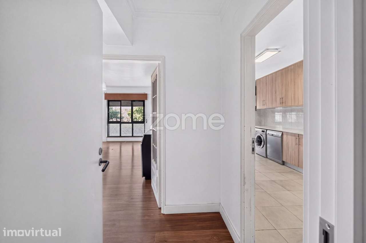 Apartamento T4 em Santo António dos Cavaleiros - Grande imagem: 3/31