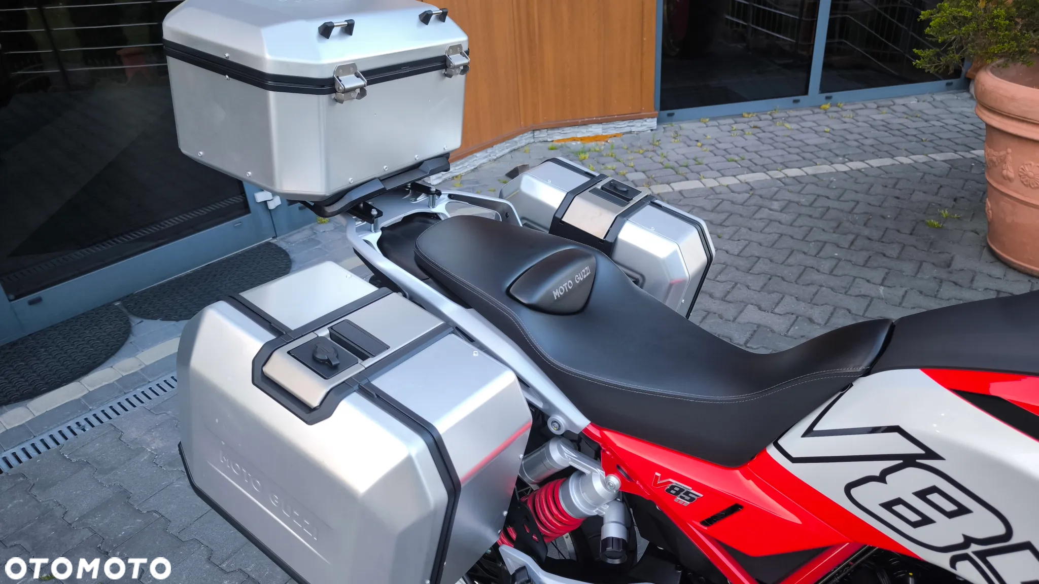 Moto Guzzi V85 - 18