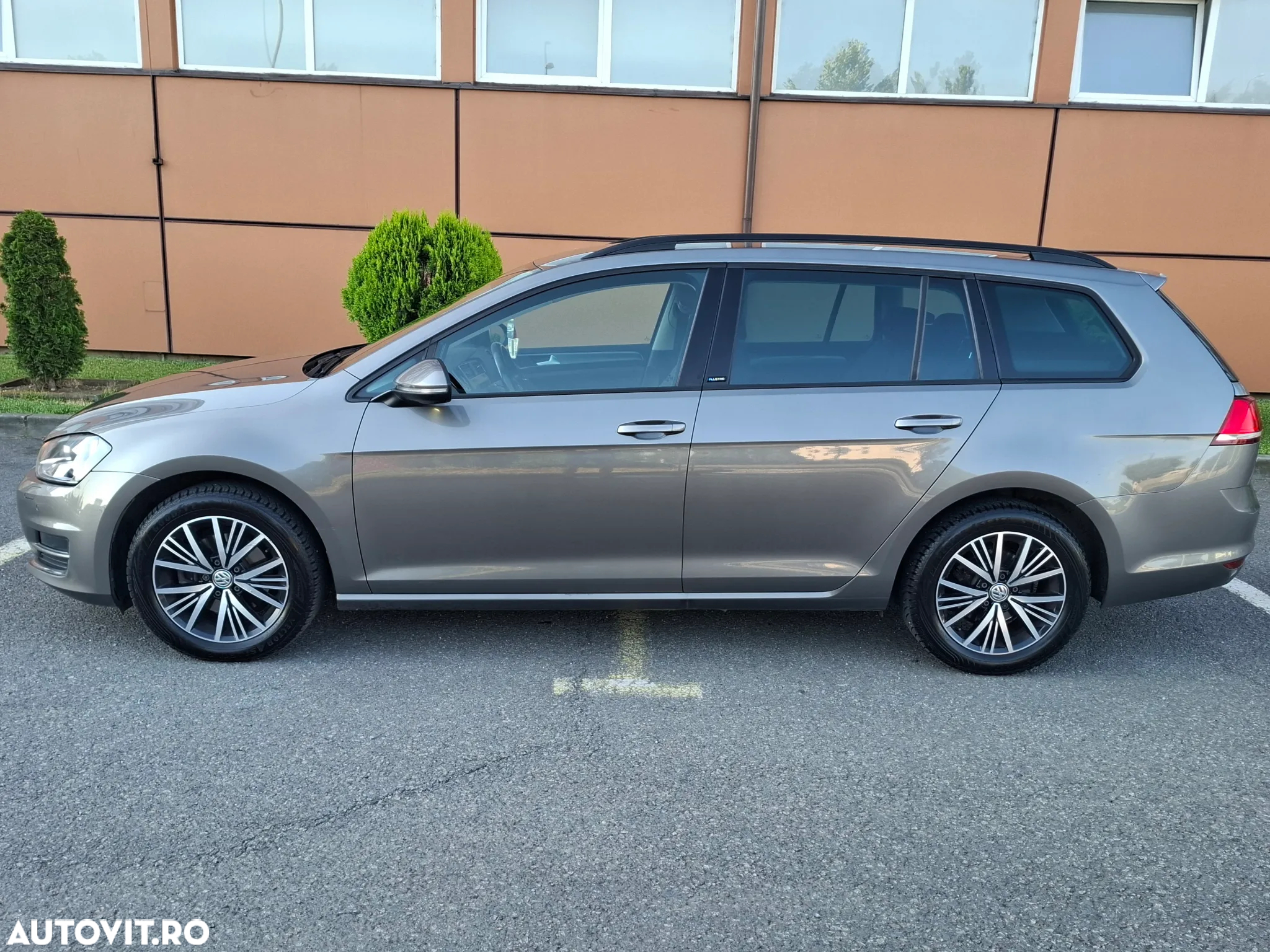 Volkswagen Golf Variant 1.6 TDI (BlueMotion Technology) Trendline - 4