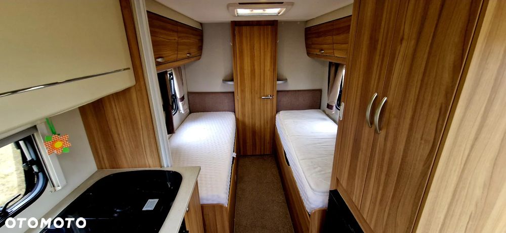 Elddis Xplore 574 - 11