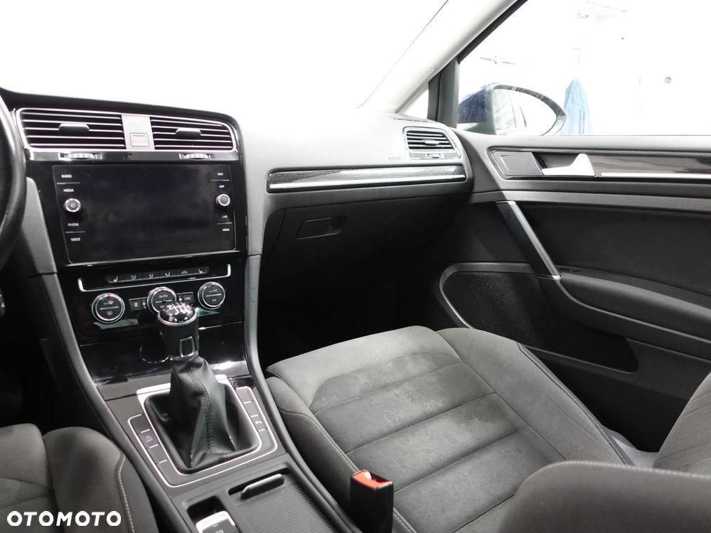 Volkswagen Golf 2.0 TDI SCR Highline - 36