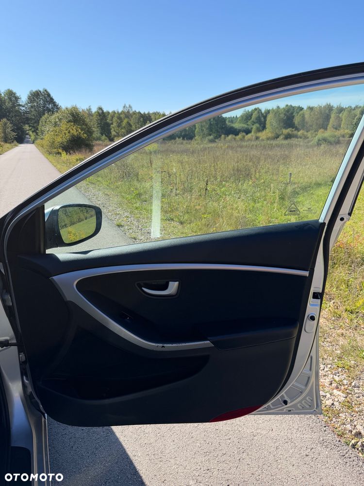 Hyundai i30 blue Kombi 1.6 CRDi YES Gold - 19